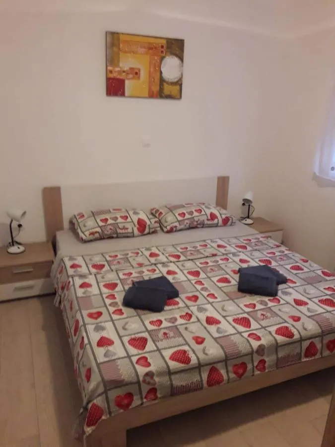 Apartments Aurora Pula 0*,